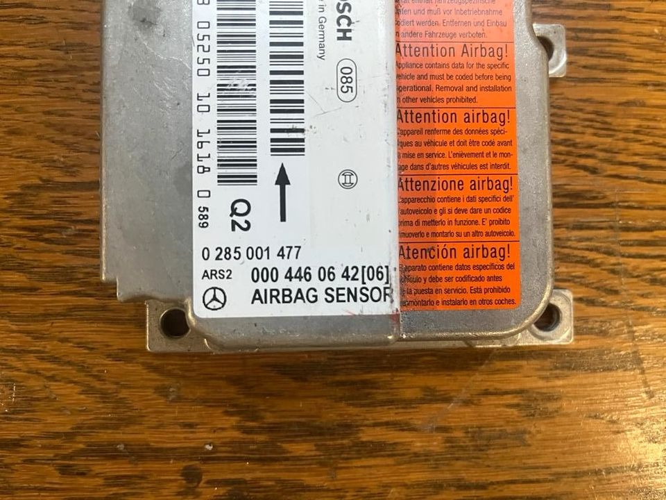 Mercedes Vito W638 Airbag Steuergerät Sensor 0004460642 - Centralina electrónica para Camião: foto 2 Mercedes Vito W638 Airbag Steuergerät Sensor 0004460642 - Centralina electrónica para Camião: foto 2