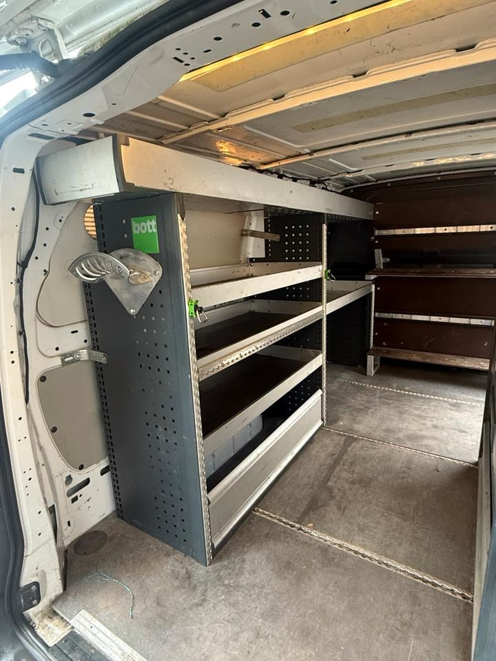 Fahrzeugeinrichtung ( Regale ) Mercedes Vito - Peça de reposição para Camião: foto 4 Fahrzeugeinrichtung ( Regale ) Mercedes Vito - Peça de reposição para Camião: foto 4