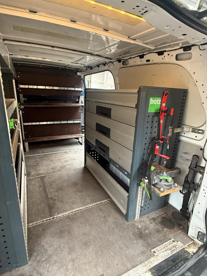 Fahrzeugeinrichtung ( Regale ) Mercedes Vito - Peça de reposição para Camião: foto 5 Fahrzeugeinrichtung ( Regale ) Mercedes Vito - Peça de reposição para Camião: foto 5