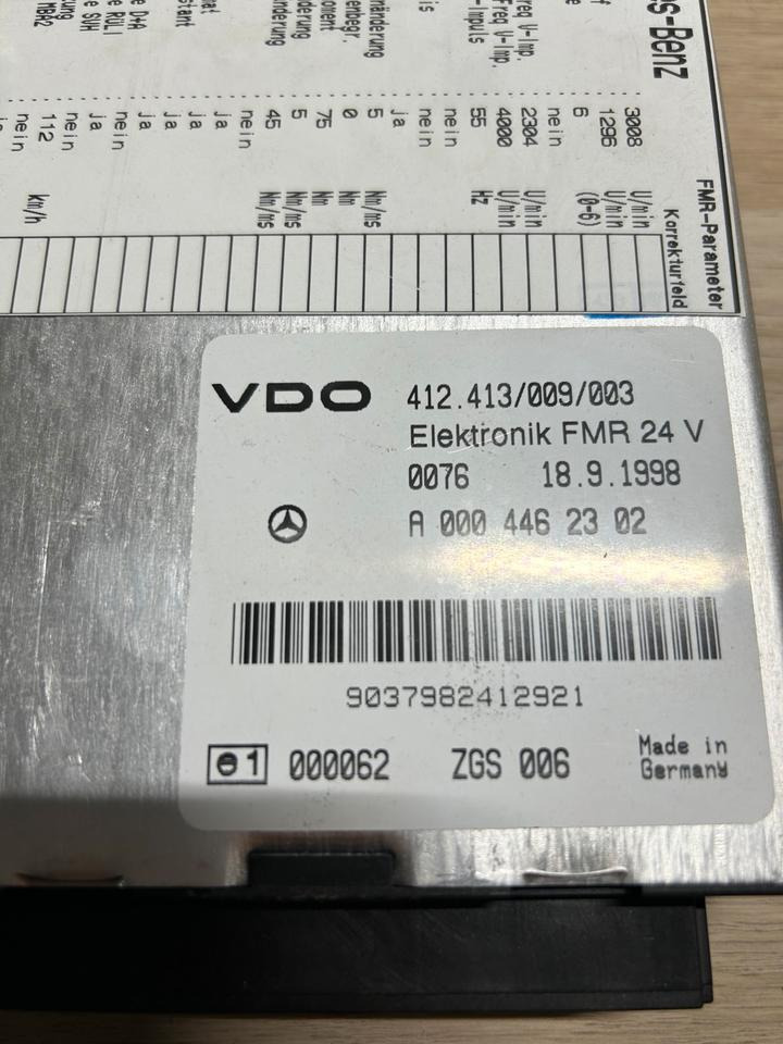 Mercedes Atego VDO Elektronik FMR Steuergerät A0004462302 - Peça de reposição: foto 3 Mercedes Atego VDO Elektronik FMR Steuergerät A0004462302 - Peça de reposição: foto 3