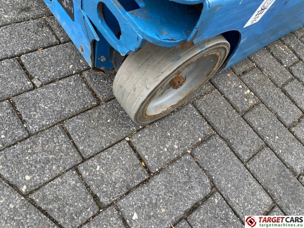 Plataforma de mastro vertical Genie GR15 Runabout Electric Vertical Mast Lift 652cm: foto 23 Plataforma de mastro vertical Genie GR15 Runabout Electric Vertical Mast Lift 652cm: foto 23