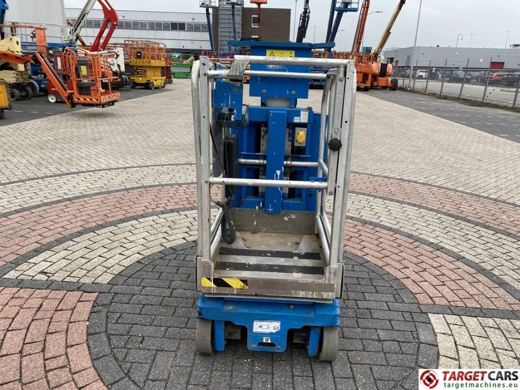 Plataforma de mastro vertical Genie GR15 Runabout Electric Vertical Mast Lift 652cm: foto 28 Plataforma de mastro vertical Genie GR15 Runabout Electric Vertical Mast Lift 652cm: foto 28