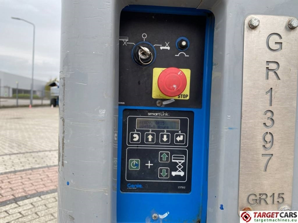 Plataforma de mastro vertical Genie GR15 Runabout Electric Vertical Mast Lift 652cm: foto 11 Plataforma de mastro vertical Genie GR15 Runabout Electric Vertical Mast Lift 652cm: foto 11