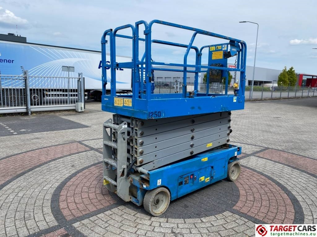 Genie GS-4047 Electric 4047 Scissor Work Lift 1389cm - Plataforma de Tijera/ Plataforma de tesoura: foto 3 Genie GS-4047 Electric 4047 Scissor Work Lift 1389cm - Plataforma de Tijera/ Plataforma de tesoura: foto 3