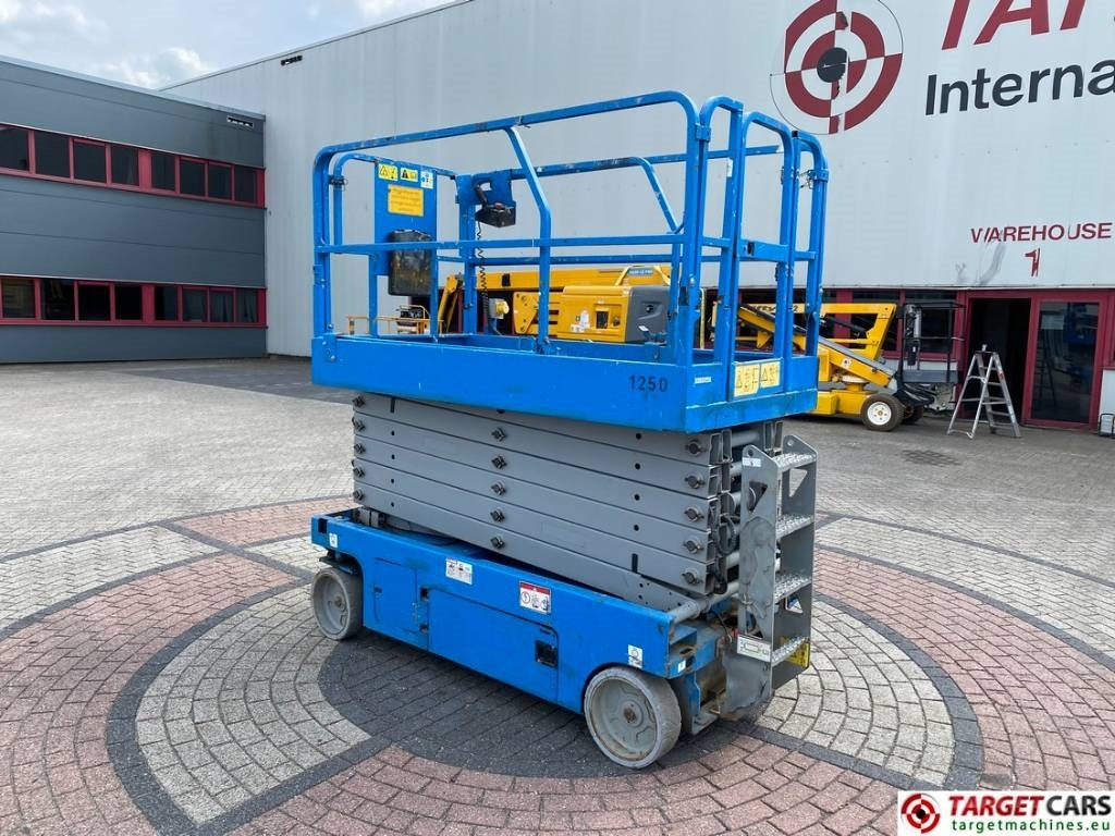 Genie GS-4047 Electric 4047 Scissor Work Lift 1389cm - Plataforma de Tijera/ Plataforma de tesoura: foto 4 Genie GS-4047 Electric 4047 Scissor Work Lift 1389cm - Plataforma de Tijera/ Plataforma de tesoura: foto 4