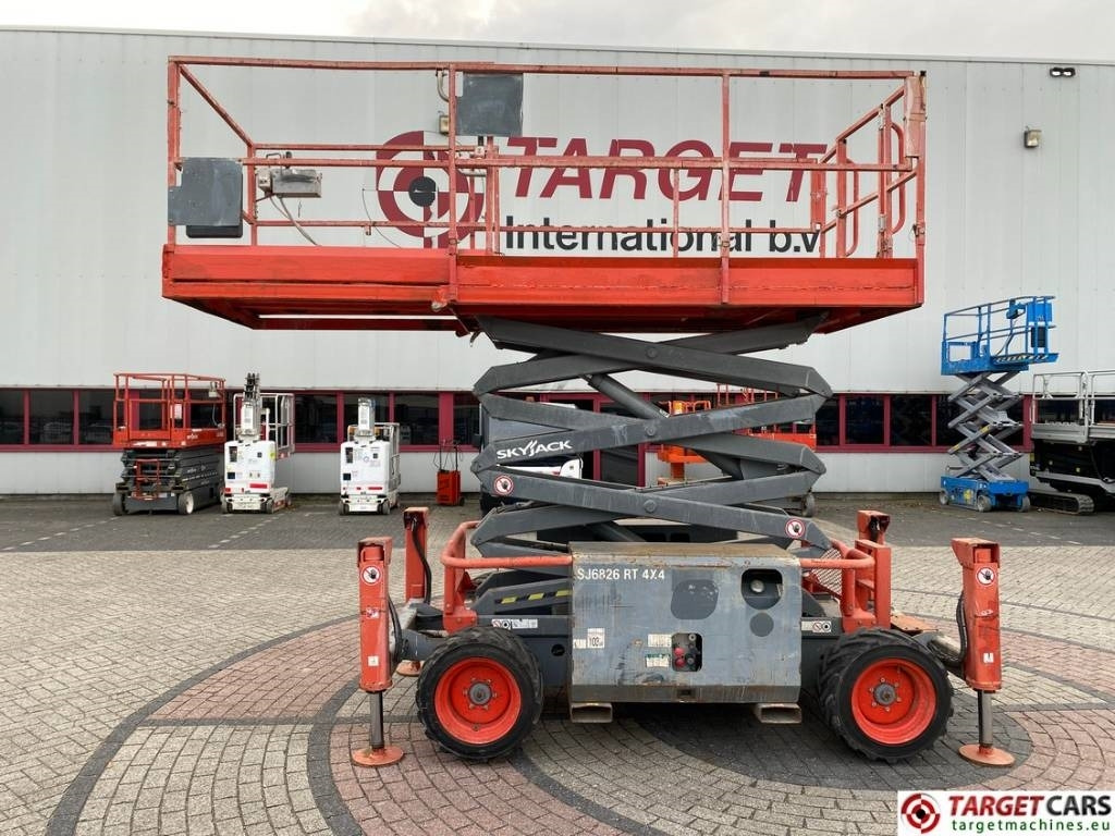 SkyJack SJ6826 RT Diesel 4x4 Scissor Work Lift 992cm - Plataforma de Tijera/ Plataforma de tesoura: foto 5 SkyJack SJ6826 RT Diesel 4x4 Scissor Work Lift 992cm - Plataforma de Tijera/ Plataforma de tesoura: foto 5