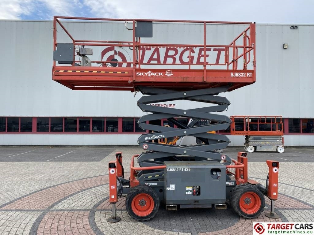 SkyJack SJ6832RT Diesel Scissor Work Lift 1180cm - Plataforma de Tijera/ Plataforma de tesoura: foto 5 SkyJack SJ6832RT Diesel Scissor Work Lift 1180cm - Plataforma de Tijera/ Plataforma de tesoura: foto 5