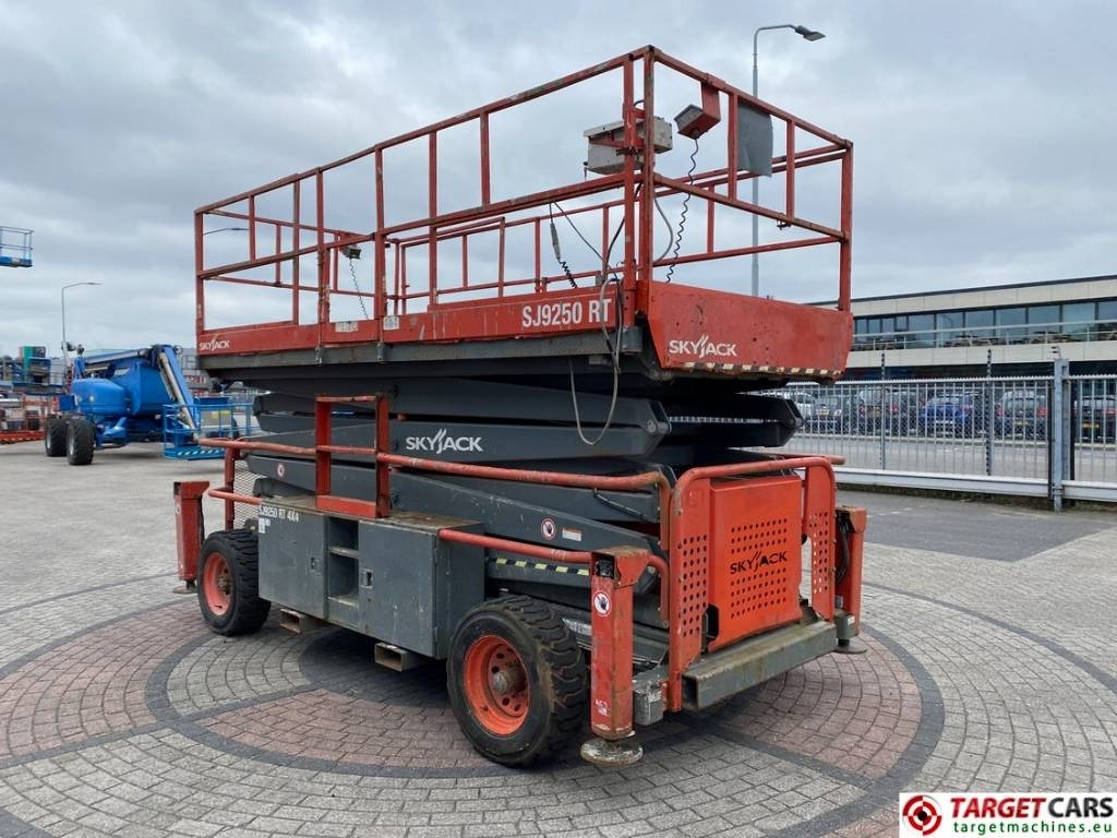SkyJack SJ9250 RT Diesel 4x4 Scissor Work Lift 1720cm - Plataforma de Tijera/ Plataforma de tesoura: foto 2 SkyJack SJ9250 RT Diesel 4x4 Scissor Work Lift 1720cm - Plataforma de Tijera/ Plataforma de tesoura: foto 2