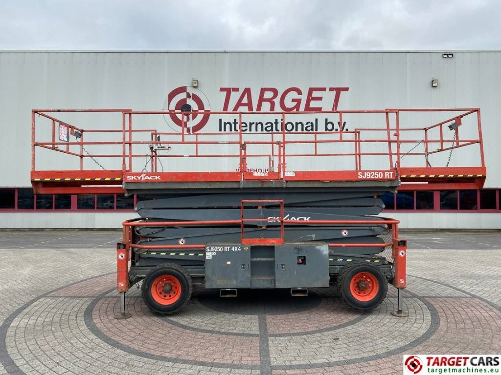 SkyJack SJ9250 RT Diesel 4x4 Scissor Work Lift 1720cm - Plataforma de Tijera/ Plataforma de tesoura: foto 5 SkyJack SJ9250 RT Diesel 4x4 Scissor Work Lift 1720cm - Plataforma de Tijera/ Plataforma de tesoura: foto 5