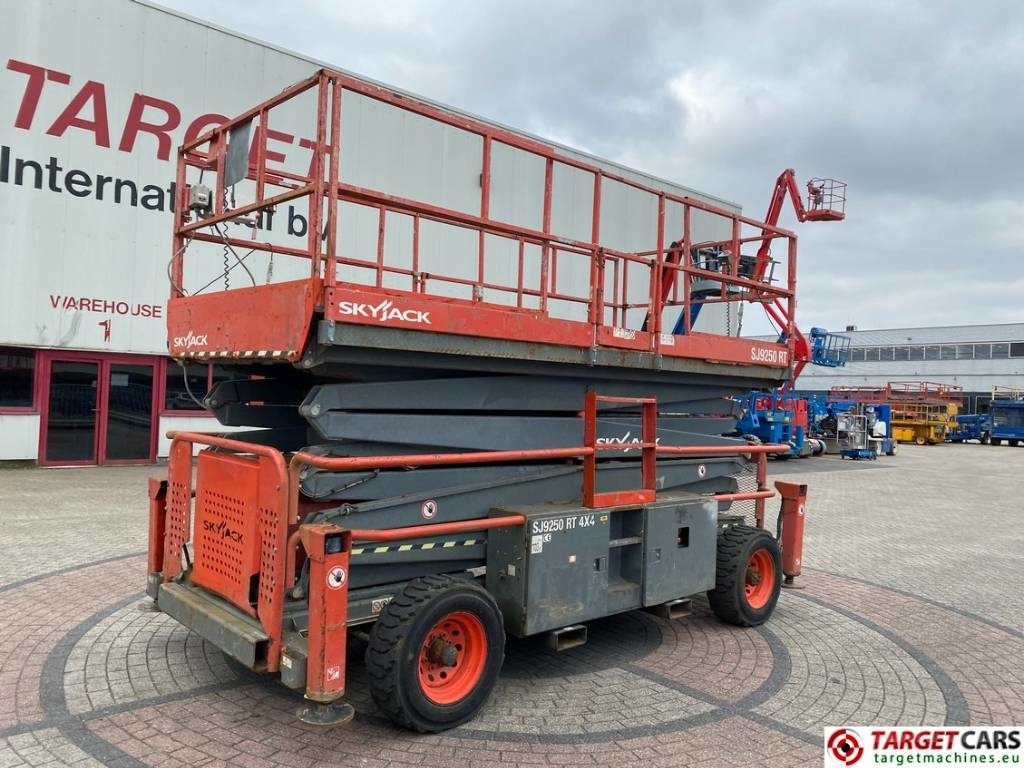 SkyJack SJ9250 RT Diesel 4x4 Scissor Work Lift 1720cm - Plataforma de Tijera/ Plataforma de tesoura: foto 1 SkyJack SJ9250 RT Diesel 4x4 Scissor Work Lift 1720cm - Plataforma de Tijera/ Plataforma de tesoura: foto 1