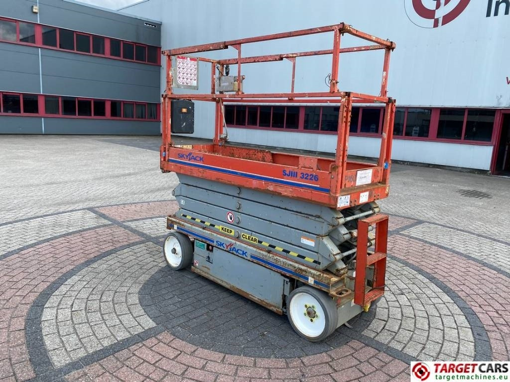 SkyJack SJIII-3226 Electric 3226 Scissor Work Lift 990cm - Plataforma de Tijera/ Plataforma de tesoura: foto 4 SkyJack SJIII-3226 Electric 3226 Scissor Work Lift 990cm - Plataforma de Tijera/ Plataforma de tesoura: foto 4