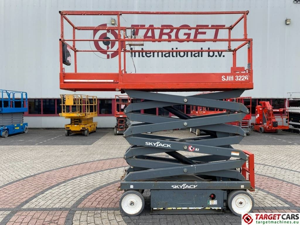 SkyJack SJIII-3226 Electric 3226 Scissor Work Lift 990cm - Plataforma de Tijera/ Plataforma de tesoura: foto 5 SkyJack SJIII-3226 Electric 3226 Scissor Work Lift 990cm - Plataforma de Tijera/ Plataforma de tesoura: foto 5