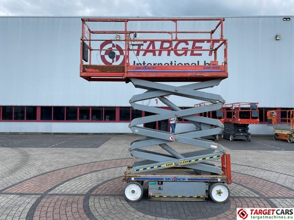 SkyJack SJIII-3226 Electric 3226 Scissor Work Lift 990cm - Plataforma de Tijera/ Plataforma de tesoura: foto 5 SkyJack SJIII-3226 Electric 3226 Scissor Work Lift 990cm - Plataforma de Tijera/ Plataforma de tesoura: foto 5