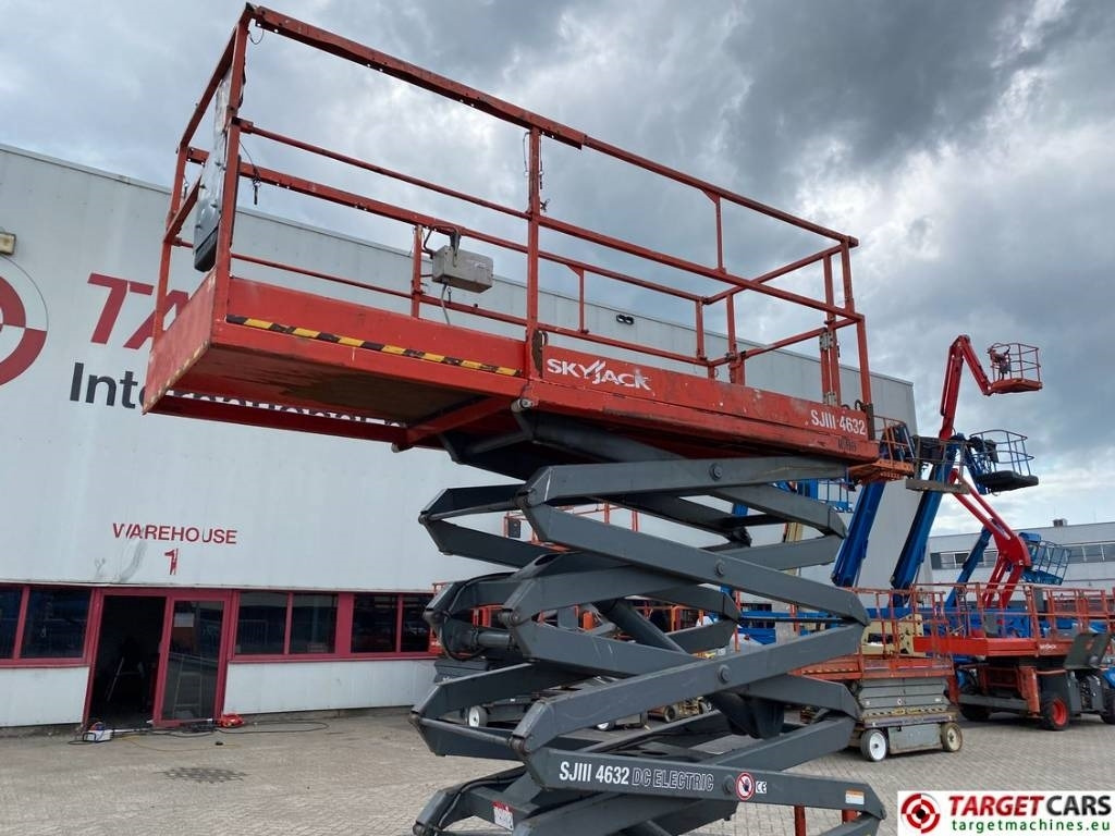 Locação financeira de SkyJack SJIII-4632 Electric 4632 Scissor Work Lift 1170cm  SkyJack SJIII-4632 Electric 4632 Scissor Work Lift 1170cm: foto 27
