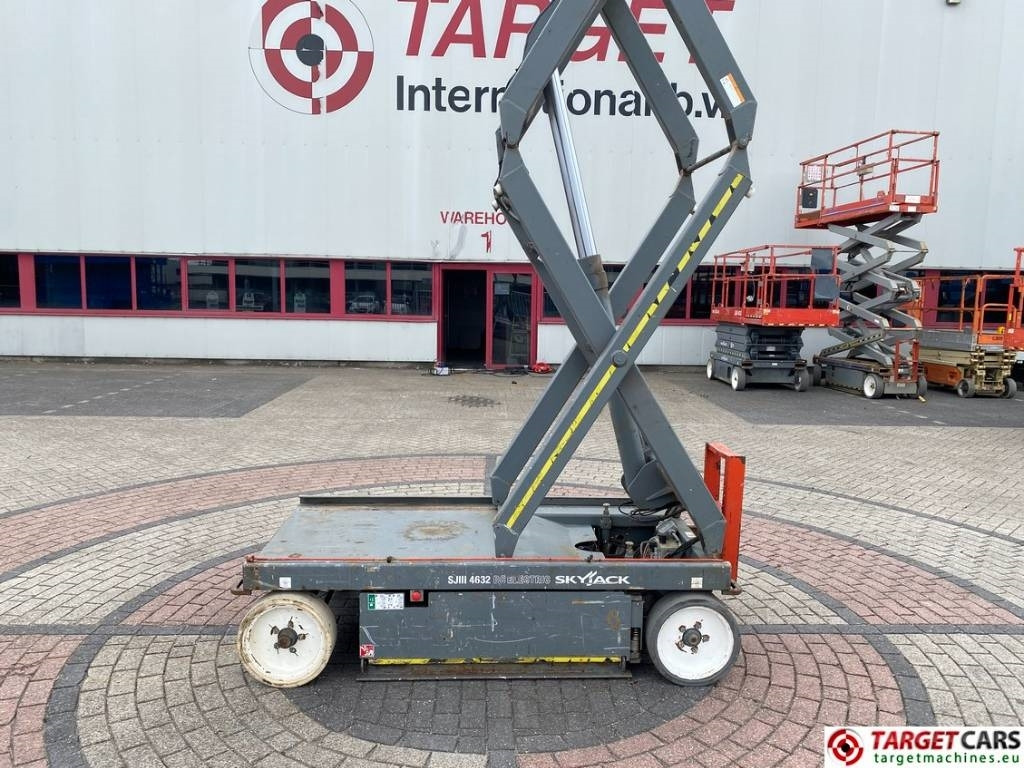 Locação financeira de SkyJack SJIII-4632 Electric 4632 Scissor Work Lift 1170cm  SkyJack SJIII-4632 Electric 4632 Scissor Work Lift 1170cm: foto 19