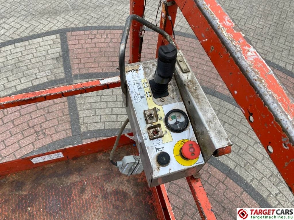 Locação financeira de SkyJack SJIII-4632 Electric 4632 Scissor Work Lift 1170cm  SkyJack SJIII-4632 Electric 4632 Scissor Work Lift 1170cm: foto 9
