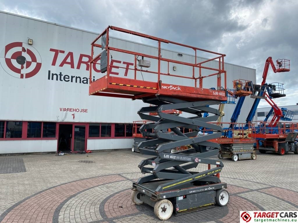 Locação financeira de SkyJack SJIII-4632 Electric 4632 Scissor Work Lift 1170cm  SkyJack SJIII-4632 Electric 4632 Scissor Work Lift 1170cm: foto 26