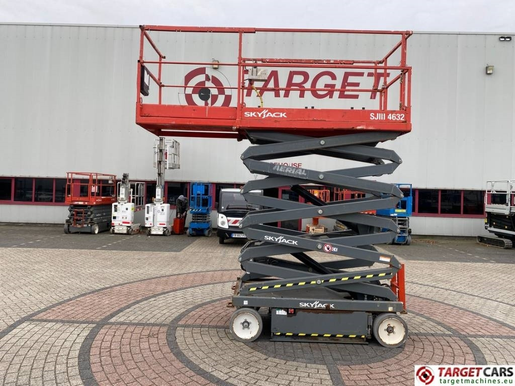 SkyJack SJIII-4632 Electric 4632 Scissor Work Lift 1170cm - Plataforma de Tijera/ Plataforma de tesoura: foto 5 SkyJack SJIII-4632 Electric 4632 Scissor Work Lift 1170cm - Plataforma de Tijera/ Plataforma de tesoura: foto 5
