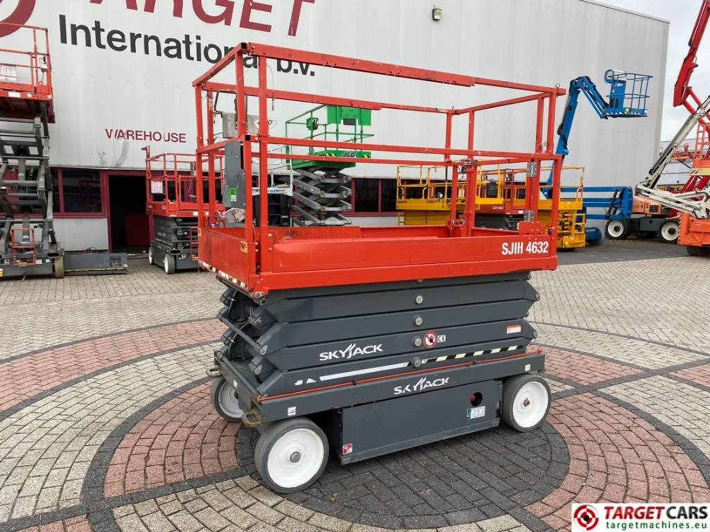 SkyJack SJIII-4632 Electric 4632 Scissor Work Lift 1170cm - Plataforma de Tijera/ Plataforma de tesoura: foto 1 SkyJack SJIII-4632 Electric 4632 Scissor Work Lift 1170cm - Plataforma de Tijera/ Plataforma de tesoura: foto 1