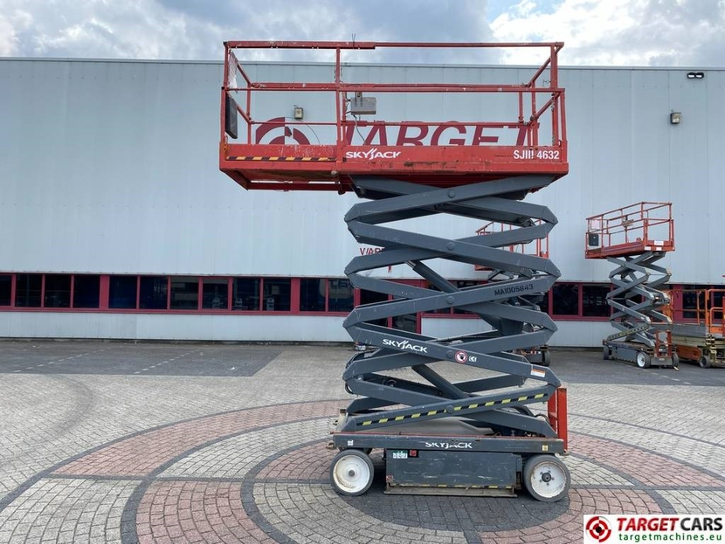 SkyJack SJIII-4632 Electric 4632 Scissor Work Lift 1170cm - Plataforma de Tijera/ Plataforma de tesoura: foto 5 SkyJack SJIII-4632 Electric 4632 Scissor Work Lift 1170cm - Plataforma de Tijera/ Plataforma de tesoura: foto 5