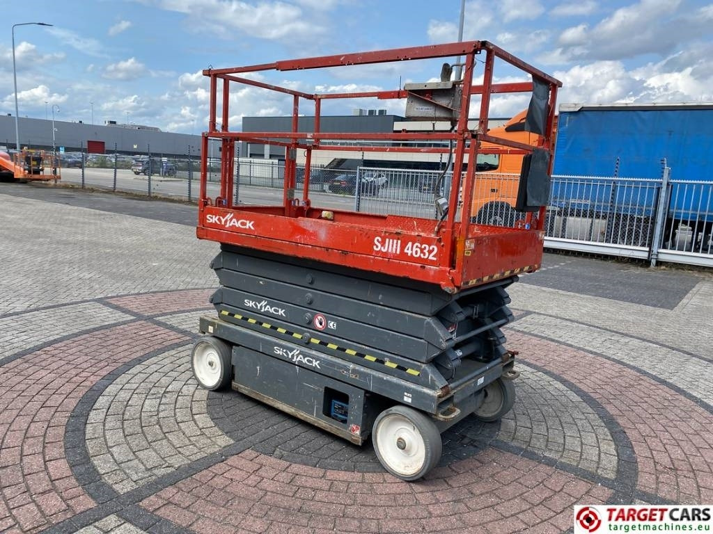 SkyJack SJIII-4632 Electric 4632 Scissor Work Lift 1170cm - Plataforma de Tijera/ Plataforma de tesoura: foto 2 SkyJack SJIII-4632 Electric 4632 Scissor Work Lift 1170cm - Plataforma de Tijera/ Plataforma de tesoura: foto 2