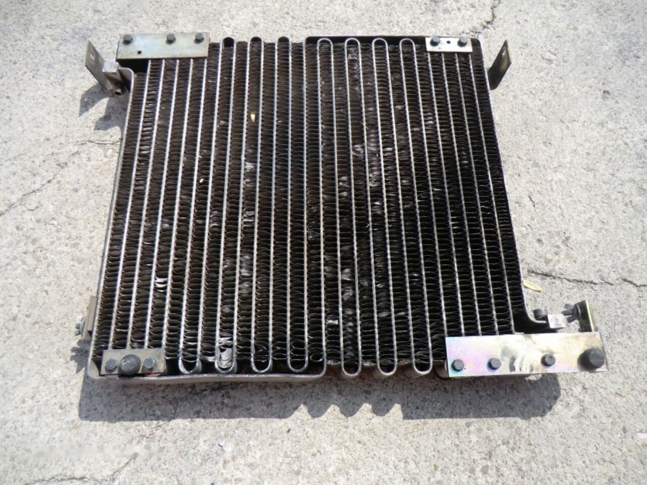 1587964 Volvo L120C 11757 - Condensador para Pá carregadora de rodas: foto 1 1587964 Volvo L120C 11757 - Condensador para Pá carregadora de rodas: foto 1