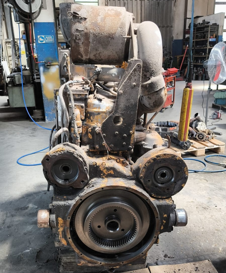 Caterpillar 3406 Motore usato completo di convertitore e pompe - Motor e peças para Máquina de construção: foto 4 Caterpillar 3406 Motore usato completo di convertitore e pompe - Motor e peças para Máquina de construção: foto 4