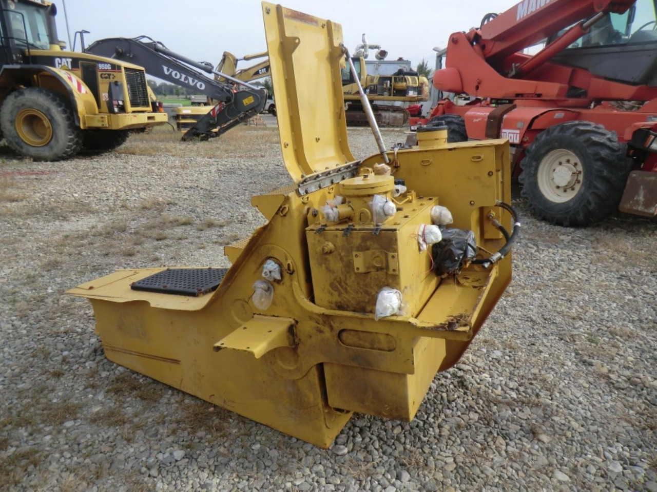 Caterpillar 735 Serbatoio gasolio - Tanque de combustível para Máquina de construção: foto 4 Caterpillar 735 Serbatoio gasolio - Tanque de combustível para Máquina de construção: foto 4