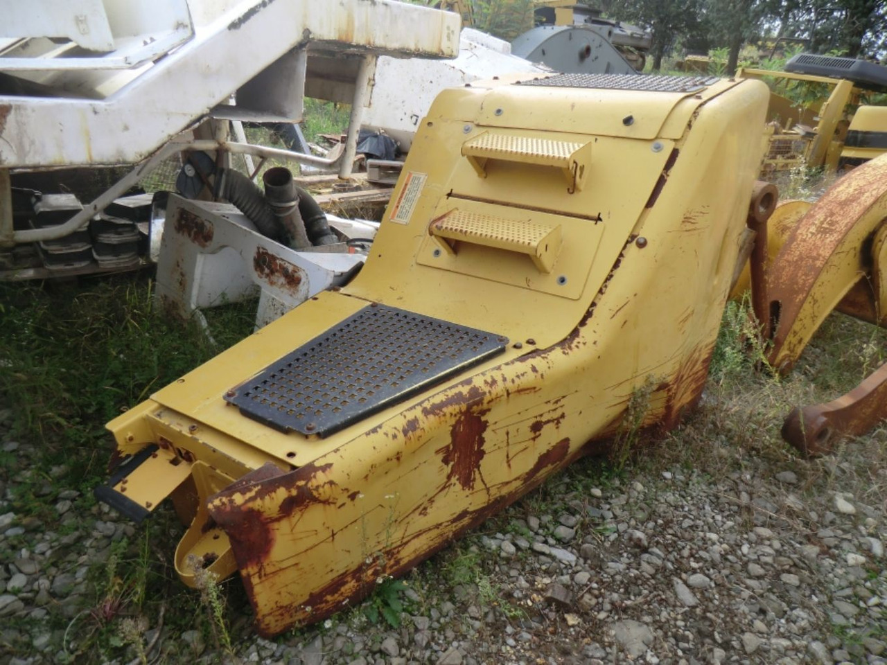 Caterpillar 735 Serbatotio olio idraulico, completo di porta batterie, quadro elettrico. - Tanque hidráulico para Máquina de construção: foto 3 Caterpillar 735 Serbatotio olio idraulico, completo di porta batterie, quadro elettrico. - Tanque hidráulico para Máquina de construção: foto 3