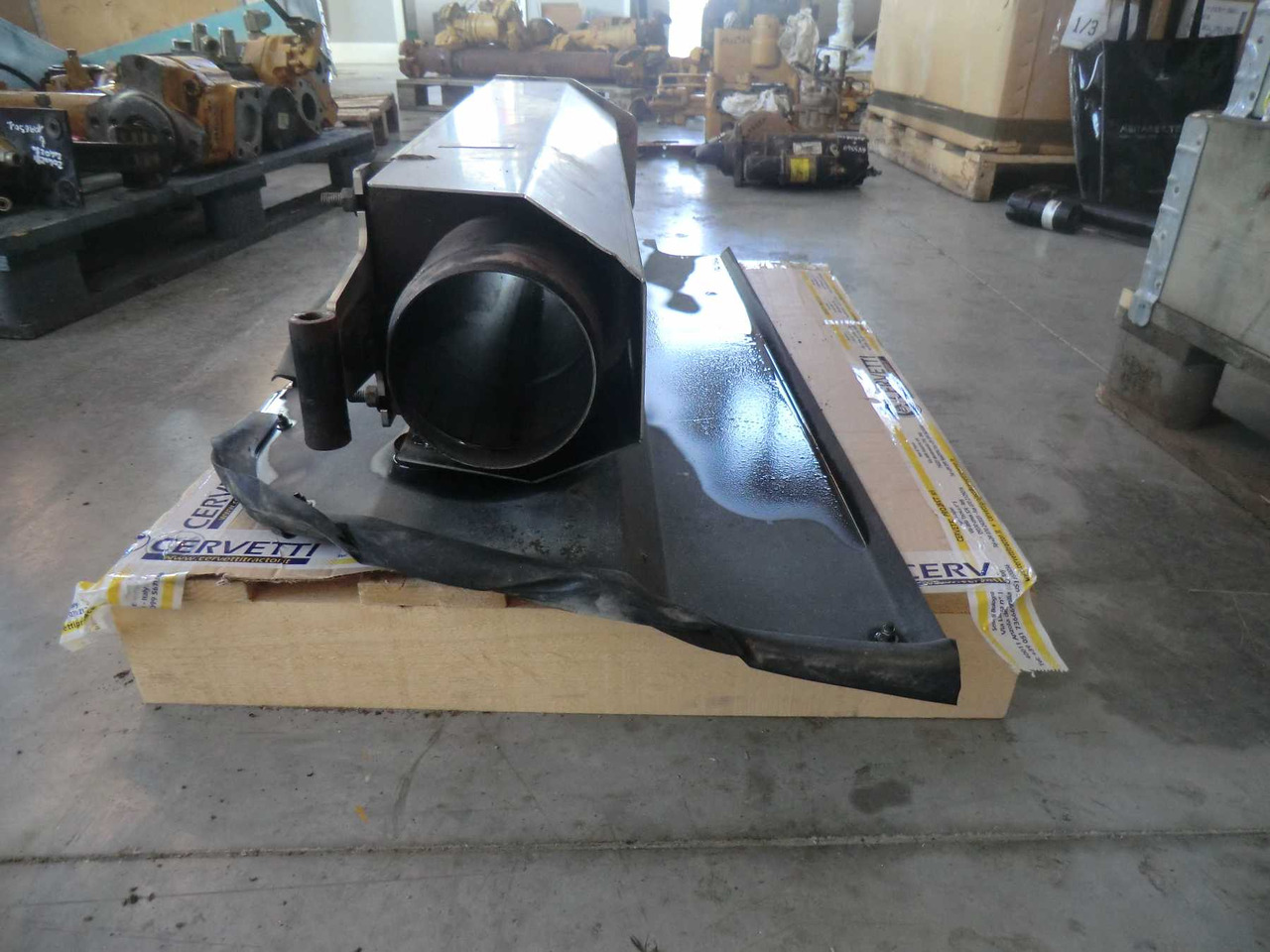 Caterpillar 735 Supporto marmitta - Carroceria e exterior para Máquina de construção: foto 1 Caterpillar 735 Supporto marmitta - Carroceria e exterior para Máquina de construção: foto 1