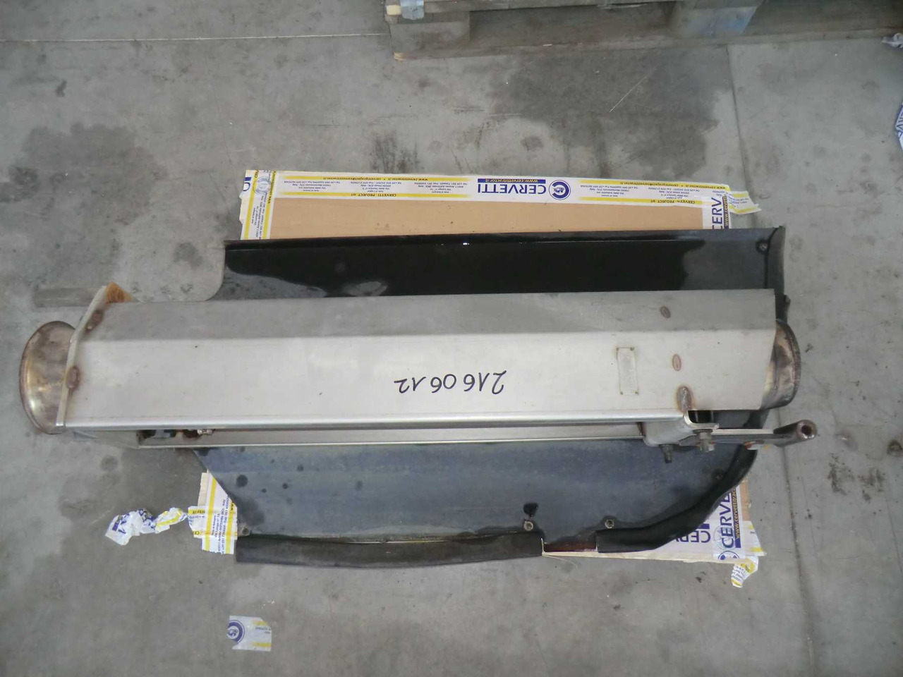 Caterpillar 735 Supporto marmitta - Carroceria e exterior para Máquina de construção: foto 3 Caterpillar 735 Supporto marmitta - Carroceria e exterior para Máquina de construção: foto 3