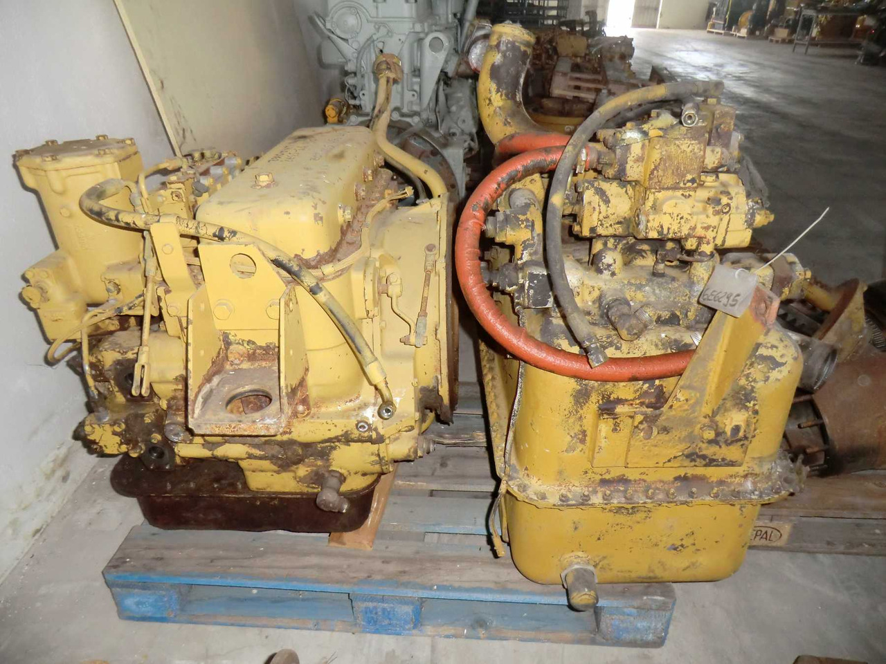 Caterpillar 966F II SERBATOIO - Carroceria e exterior para Máquina de construção: foto 4 Caterpillar 966F II SERBATOIO - Carroceria e exterior para Máquina de construção: foto 4