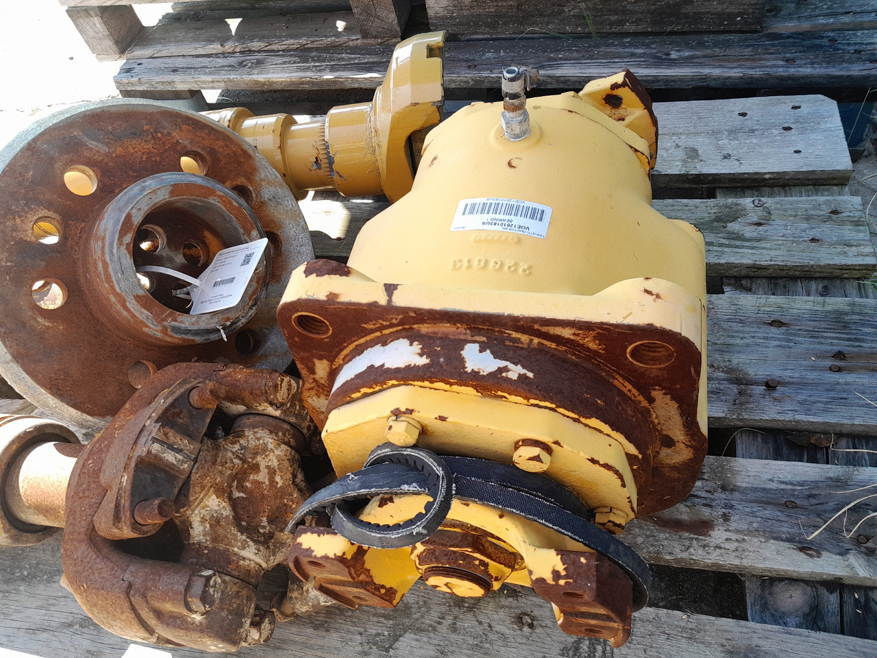 VOLVO L330E SUPPORT BEARING PROPELLER SHAFT - Transmissão para Máquina de construção: foto 3 VOLVO L330E SUPPORT BEARING PROPELLER SHAFT - Transmissão para Máquina de construção: foto 3