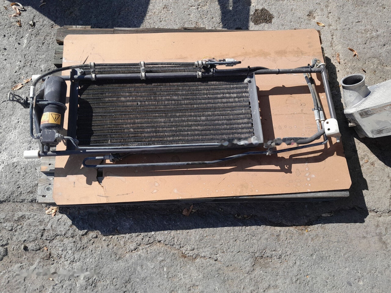Volvo 11164324 Volvo L150E - Condensador para Pá carregadora de rodas: foto 3 Volvo 11164324 Volvo L150E - Condensador para Pá carregadora de rodas: foto 3
