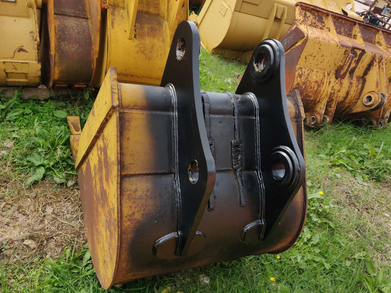 Varie 1000 MM benna da 1000 mm con denti. Attacco adattabile CAT 323B e VOLVO EC220 - Balde escavadora: foto 5 Varie 1000 MM benna da 1000 mm con denti. Attacco adattabile CAT 323B e VOLVO EC220 - Balde escavadora: foto 5