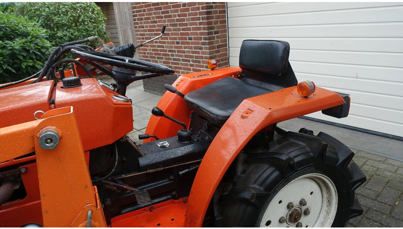 Hinomoto C144 4x4 met frontlader - Trator: foto 5 Hinomoto C144 4x4 met frontlader - Trator: foto 5