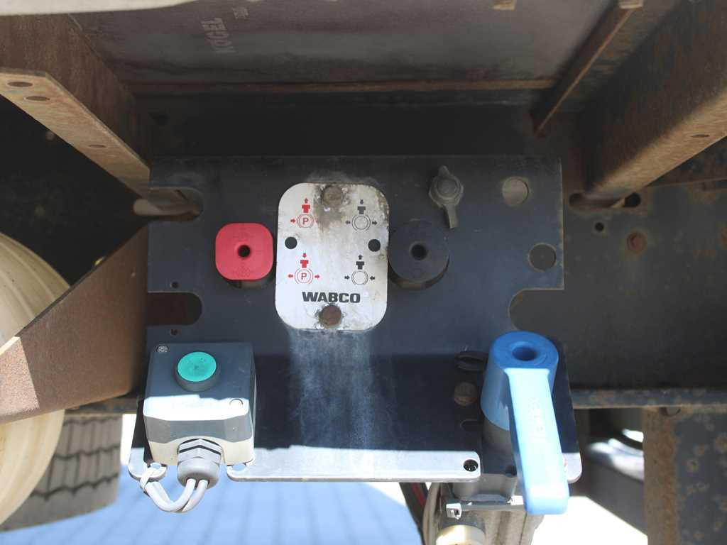 Semi-reboque de lona Kögel SN 24 MEGA, SAF, LOWDECK, LIFT AXLE, LIFTING ROOF, MULTILOCK: foto 6 Semi-reboque de lona Kögel SN 24 MEGA, SAF, LOWDECK, LIFT AXLE, LIFTING ROOF, MULTILOCK: foto 6