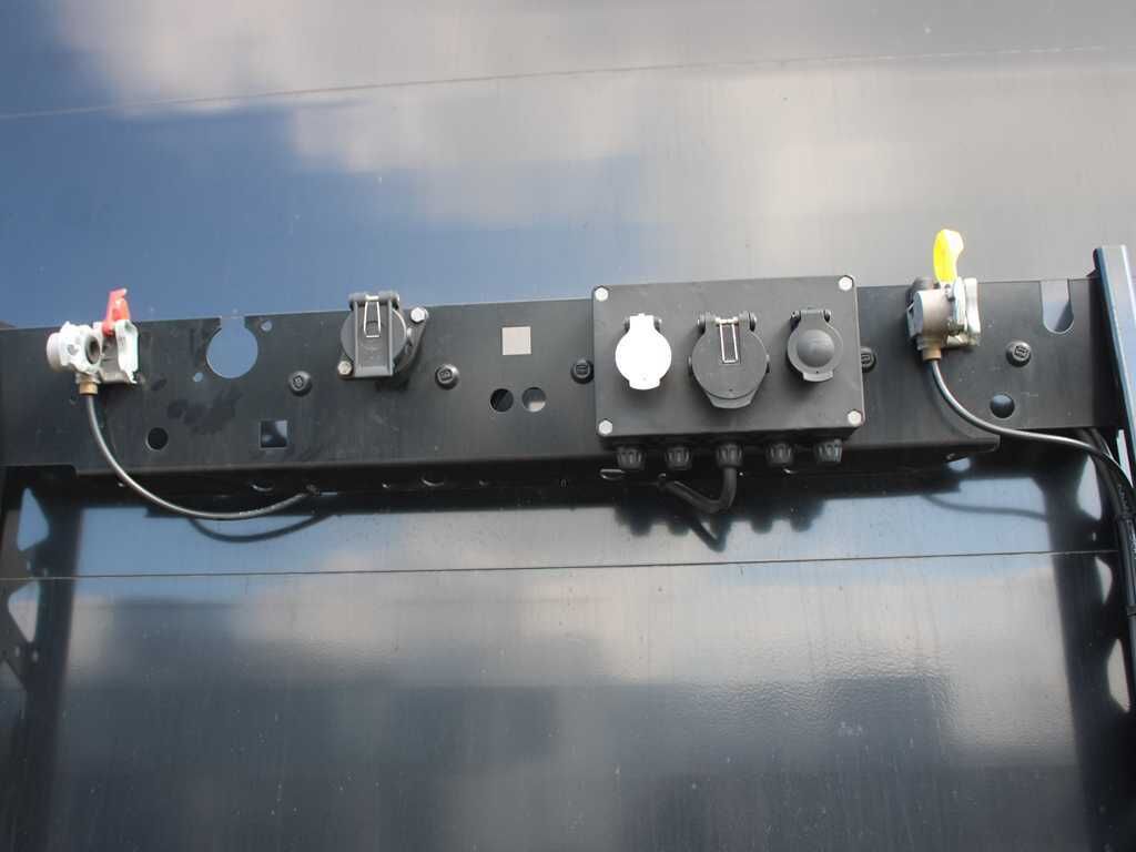 Kögel SN24, LOWDECK, SAF, LIFT AXLE, LIFTING ROOF, MULTILOCK - Semi-reboque de lona: foto 5 Kögel SN24, LOWDECK, SAF, LIFT AXLE, LIFTING ROOF, MULTILOCK - Semi-reboque de lona: foto 5