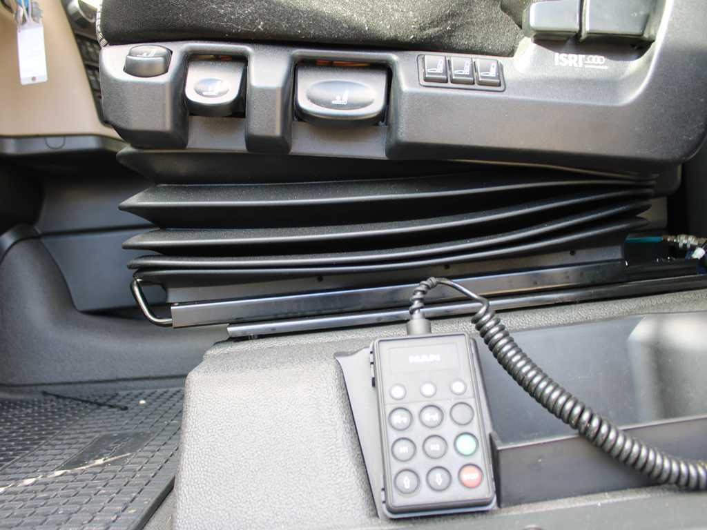 Camião de lona MAN TGX 24.460, EURO 6, 6X2, INDEPENDENT AIR CONDITIONING, AIR SUSPENSION: foto 7 Camião de lona MAN TGX 24.460, EURO 6, 6X2, INDEPENDENT AIR CONDITIONING, AIR SUSPENSION: foto 7