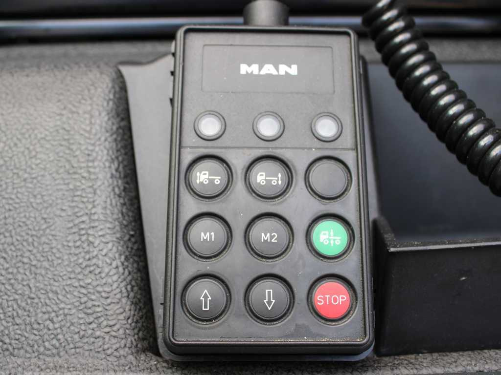 Camião de lona MAN TGX 24.460, EURO 6, 6X2, INDEPENDENT AIR CONDITIONING, AIR SUSPENSION: foto 8 Camião de lona MAN TGX 24.460, EURO 6, 6X2, INDEPENDENT AIR CONDITIONING, AIR SUSPENSION: foto 8