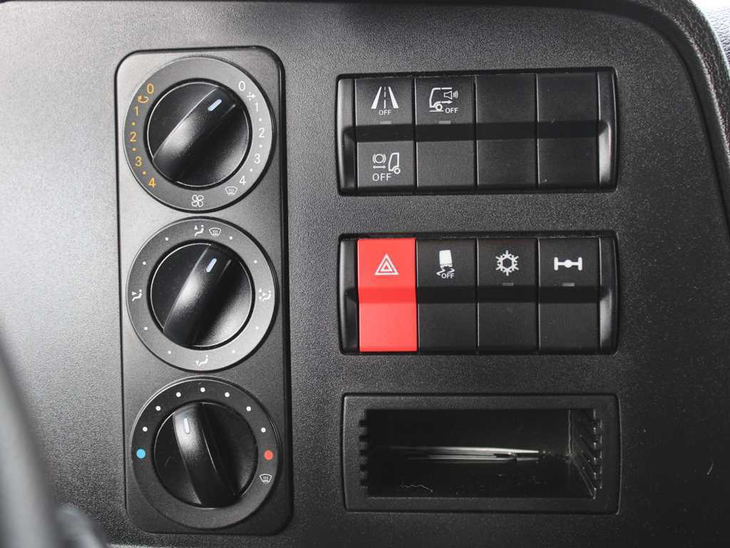 Camião de lona Mercedes-Benz ATEGO 1223, EURO 6, NAVIGATION, TIRES 80%: foto 13