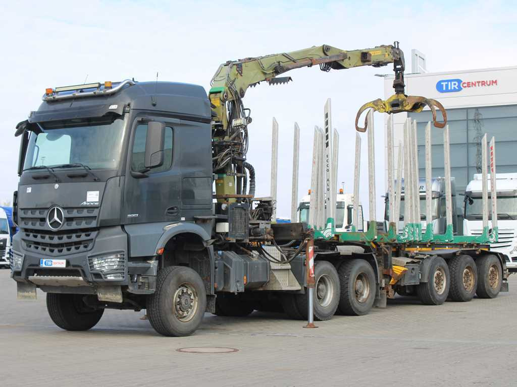 Mercedes-Benz Arocs 3351, 6x6, HYDRAULIC ARM LOGLIFT ET450, TIRES 80% + DOLL (2017) - Camião de transporte de madeira, Camião grua: foto 1 Mercedes-Benz Arocs 3351, 6x6, HYDRAULIC ARM LOGLIFT ET450, TIRES 80% + DOLL (2017) - Camião de transporte de madeira, Camião grua: foto 1