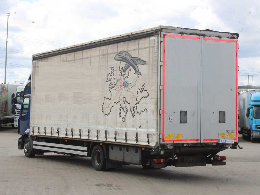 Renault MIDLUM 220.12, EURO 5, SLEEPING BODY, HYDRAULIC FRONT - Camião de lona: foto 5 Renault MIDLUM 220.12, EURO 5, SLEEPING BODY, HYDRAULIC FRONT - Camião de lona: foto 5