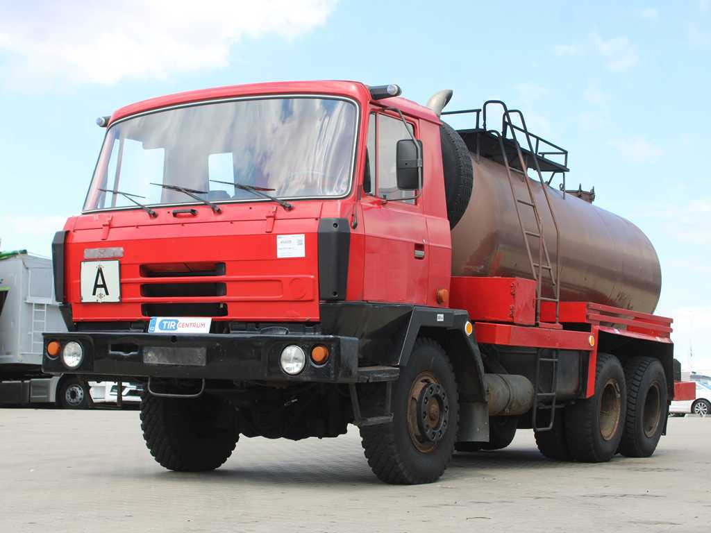 Tatra T815, 6X6, 11m³, FUEL TRUCK - Camião cisterna: foto 1 Tatra T815, 6X6, 11m³, FUEL TRUCK - Camião cisterna: foto 1