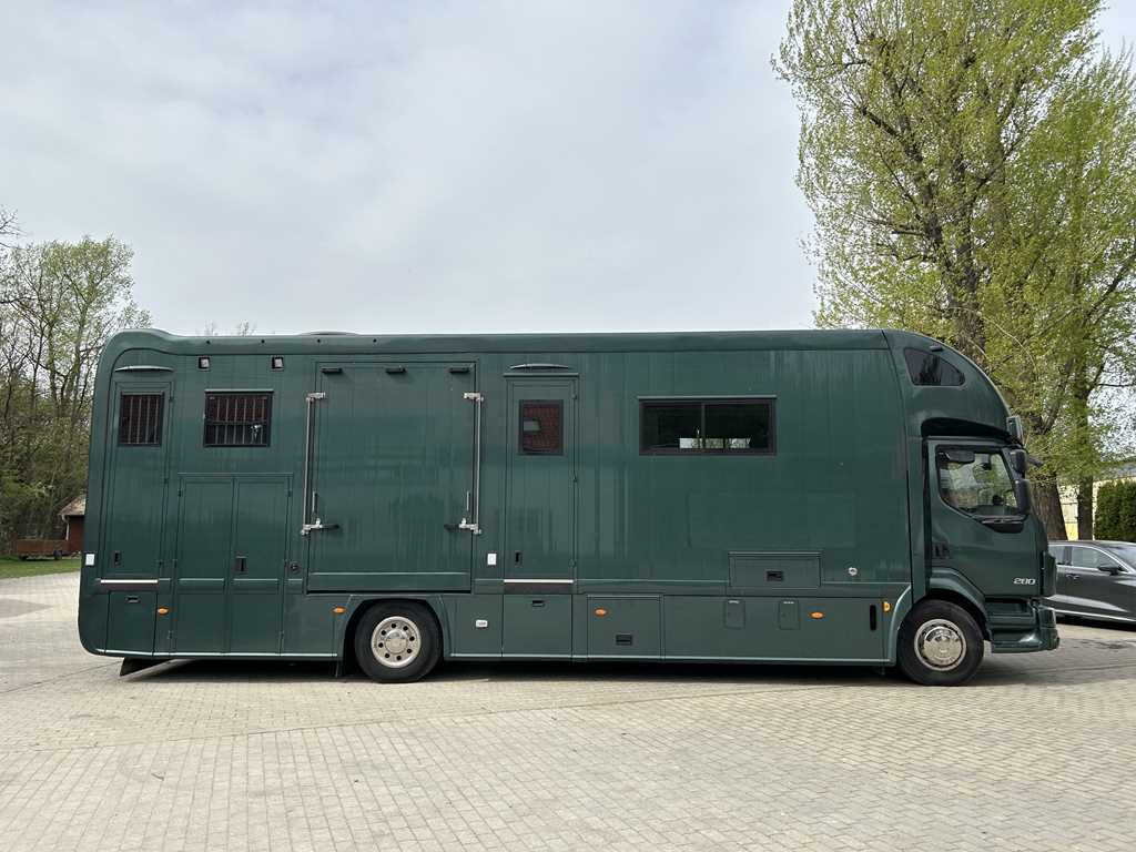 Volvo STX FL, FOR 6 PEOPLE, FOR TRANSPORTING FIVE HORSES, CAMERA, 2X HYDRAULIC FRONT - Camião de transporte de cavalos: foto 2 Volvo STX FL, FOR 6 PEOPLE, FOR TRANSPORTING FIVE HORSES, CAMERA, 2X HYDRAULIC FRONT - Camião de transporte de cavalos: foto 2