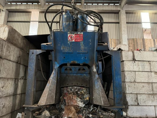 Schrottschere Bonfiglioli Squalo 1500 - Equipamento industrial: foto 1 Schrottschere Bonfiglioli Squalo 1500 - Equipamento industrial: foto 1