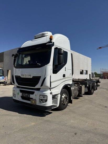 Iveco Stralis AS260SY LBW BDF, Automatik, E6, Standklkima - Camião transportador de contêineres/ Caixa móvel: foto 1 Iveco Stralis AS260SY LBW BDF, Automatik, E6, Standklkima - Camião transportador de contêineres/ Caixa móvel: foto 1