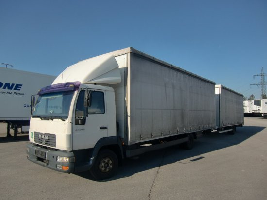 MAN LE 8.220 4x2 BL Planenaufbau + Anhänger Komplettzug - Camião de lona: foto 3 MAN LE 8.220 4x2 BL Planenaufbau + Anhänger Komplettzug - Camião de lona: foto 3