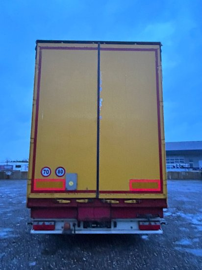 Schwarzmüller ,Fahrzeugtransporter, Mulde + Hubdach, Edscha-Verdeck, Auffahrtsrampen - Semi-reboque de lona: foto 5 Schwarzmüller ,Fahrzeugtransporter, Mulde + Hubdach, Edscha-Verdeck, Auffahrtsrampen - Semi-reboque de lona: foto 5