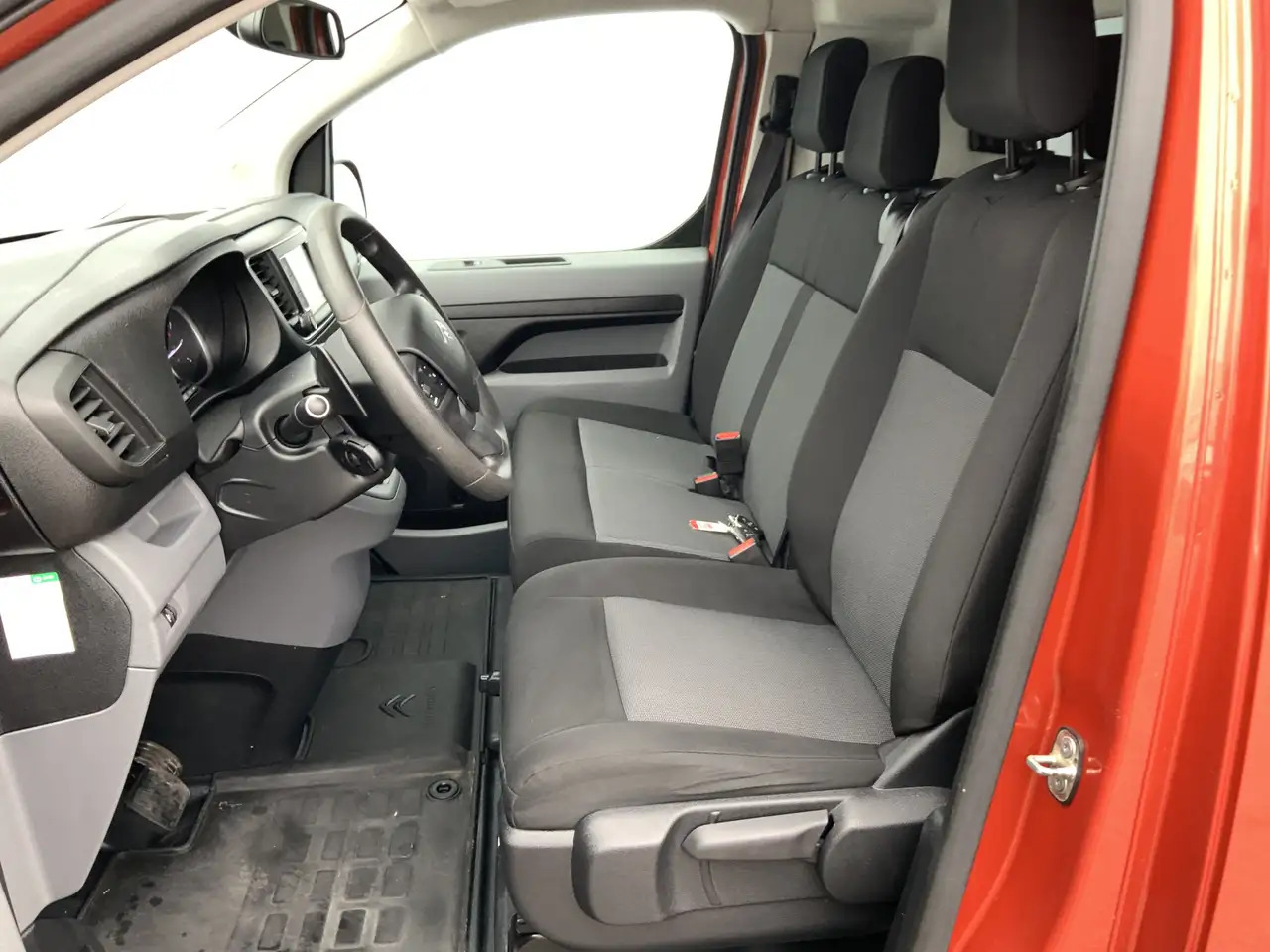 Citroen Jumpy 2.0 BlueHDI 180 Business M S&S Automaat Airco Crui - Furgão: foto 4 Citroen Jumpy 2.0 BlueHDI 180 Business M S&S Automaat Airco Crui - Furgão: foto 4